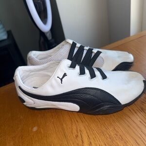 Vintage Puma Black and White Women’s 7.5 Sneakers